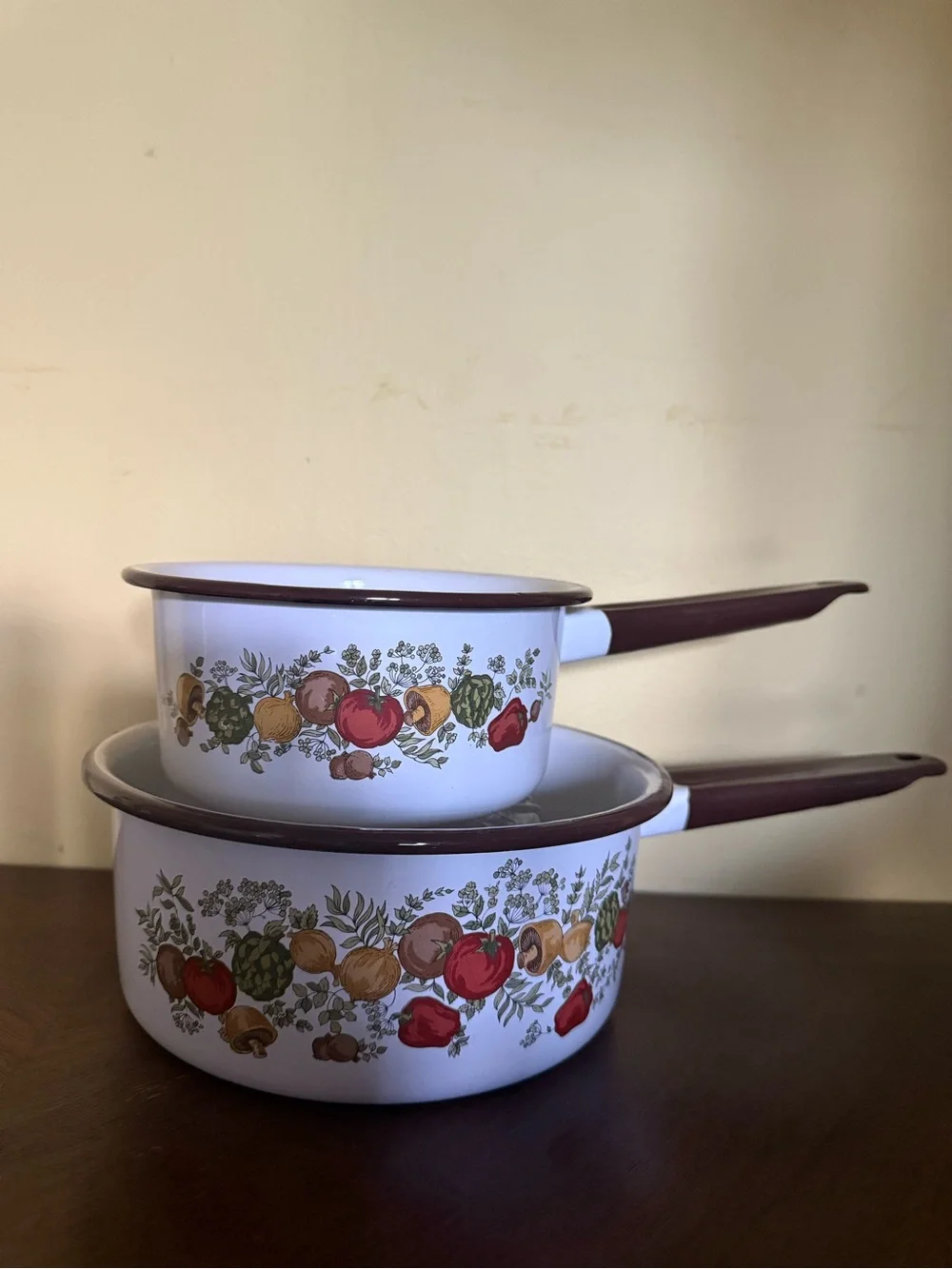 White Enamel Saucepan Set with Brown Handles and Fruit Motif